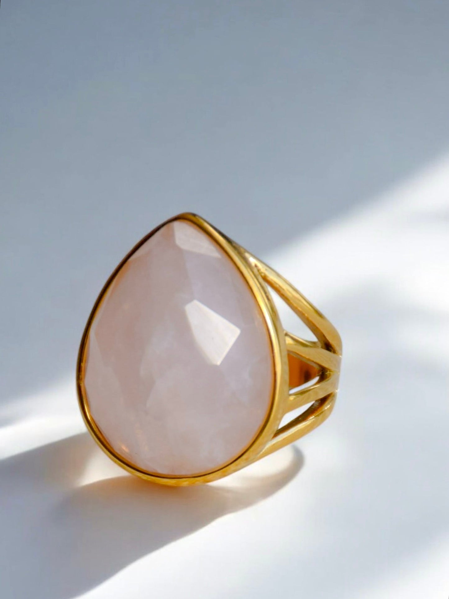 Rose quartz beauty ring