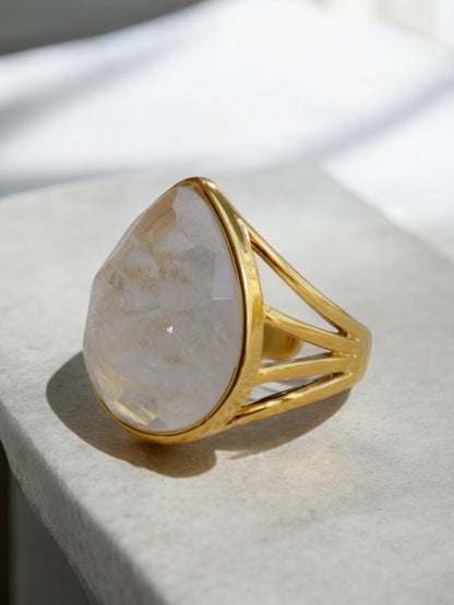 Clear quartz beauty ring