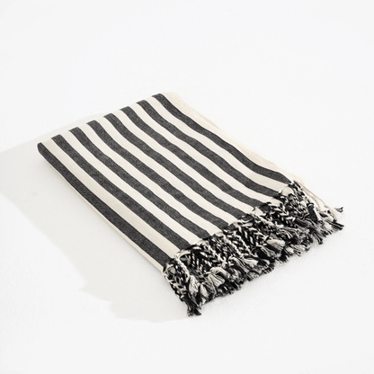 Svart randig strandhandduk