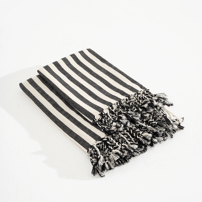 Svart randig strandhandduk